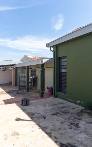 Casa para alugar com 320m², 2 quartos e 3 vagas Casa para alugar com 320m², 2 quartos e 3 vagasQuintal