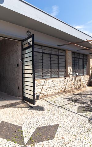 Casa para alugar com 320m², 2 quartos e 3 vagas Casa para alugar com 320m², 2 quartos e 3 vagasGaragem