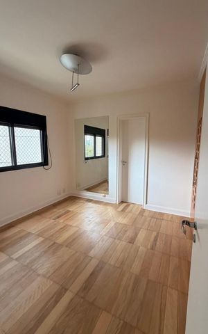 Apartamento para alugar com 288m², 4 quartos e 4 vagas Apartamento para alugar com 288m², 4 quartos e 4 vagasQuarto