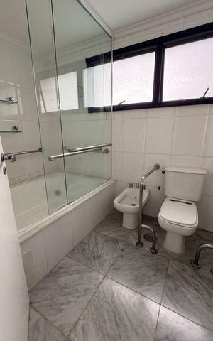 Apartamento para alugar com 288m², 4 quartos e 4 vagas Apartamento para alugar com 288m², 4 quartos e 4 vagasBanheiro