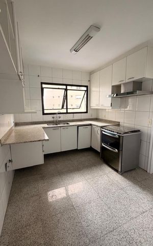 Apartamento para alugar com 288m², 4 quartos e 4 vagas Apartamento para alugar com 288m², 4 quartos e 4 vagasBanheiro