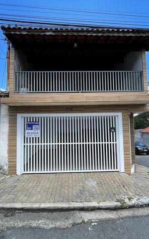 Casa para alugar com 160m², 2 quartos e 2 vagas Casa para alugar com 160m², 2 quartos e 2 vagasFachada