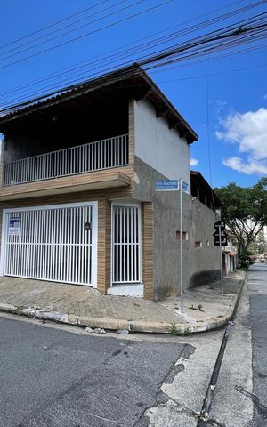 Casa para alugar com 160m², 2 quartos e 2 vagas Casa para alugar com 160m², 2 quartos e 2 vagasFachada