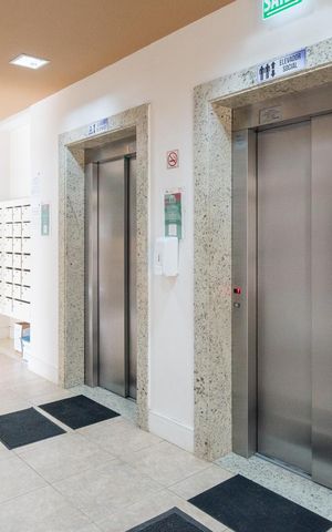 Apartamento à venda com 82m², 3 quartos e 2 vagas Apartamento à venda com 82m², 3 quartos e 2 vagasElevadores