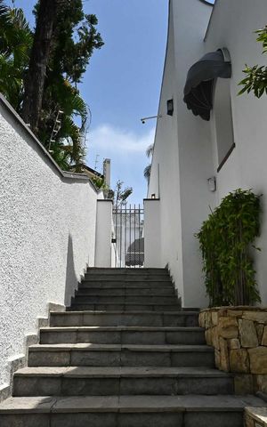 Casa para alugar com 380m², 4 quartos e 3 vagasCorredor Externo
