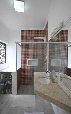 Casa para alugar com 380m², 4 quartos e 3 vagasBanheiro Suíte 2