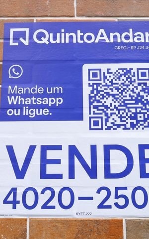 Apartamento à venda com 43m², 2 quartos e sem vagaPLaca GRANDE instalada na fachada do condomínio, dia 13.10.2026 - Código da placa: KYET-222