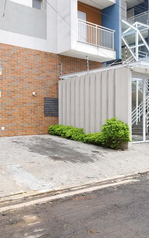 Apartamento à venda com 43m², 2 quartos e sem vagaPLaca GRANDE instalada na fachada do condomínio, dia 13.10.2026 - Código da placa: KYET-222