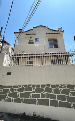 Casa para alugar com 60m², 2 quartos e sem vagaFachada + placa