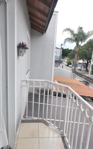 Casa à venda com 77m², 2 quartos e 2 vagasSacada do Quarto Suíte