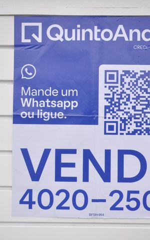 Casa à venda com 77m², 2 quartos e 2 vagasPlaca