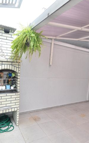 Casa à venda com 77m², 2 quartos e 2 vagasChurrasqueira