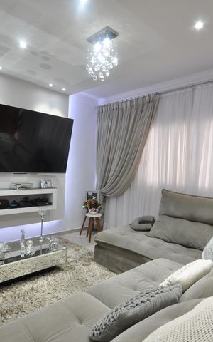 Casa à venda com 77m², 2 quartos e 2 vagasSala