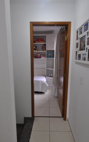 Casa à venda com 77m², 2 quartos e 2 vagasHall