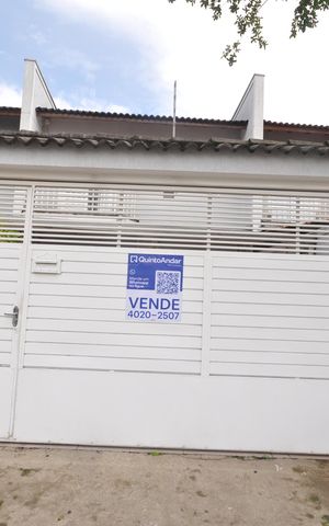 Casa à venda com 77m², 2 quartos e 2 vagasFachada