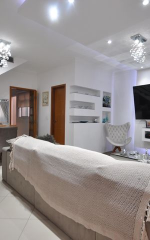 Casa à venda com 77m², 2 quartos e 2 vagasSala
