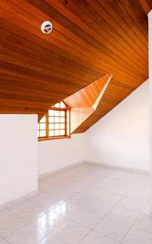 Casa de condomínio à venda com 127m², 4 quartos e 2 vagasSótão