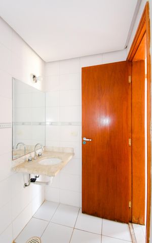 Casa de condomínio à venda com 127m², 4 quartos e 2 vagasBanheiro Social