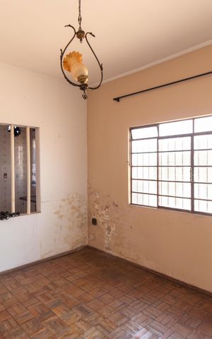 Casa à venda com 354m², 2 quartos e sem vaga Casa à venda com 354m², 2 quartos e sem vagaSalas