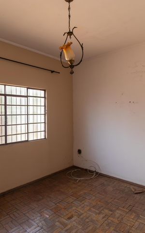 Casa à venda com 354m², 2 quartos e sem vaga Casa à venda com 354m², 2 quartos e sem vagaSalas