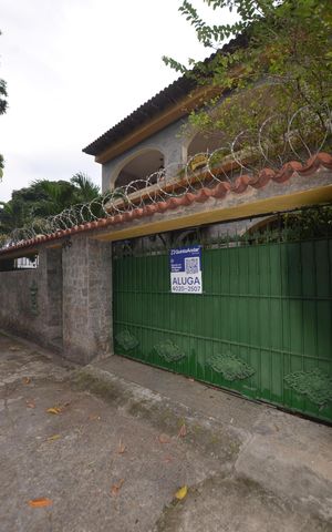 Casa para alugar com 500m², 3 quartos e 4 vagasFachada