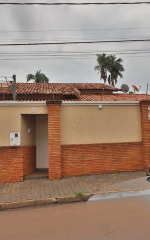 Casa para alugar com 200m², 3 quartos e 3 vagasFachada