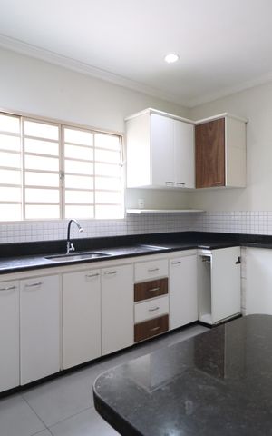 Casa para alugar com 200m², 3 quartos e 3 vagasCozinha