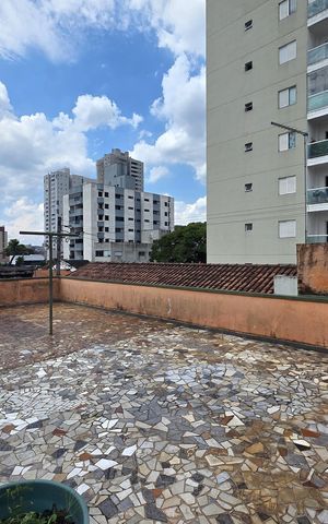 Casa à venda com 200m², 4 quartos e 5 vagas Casa à venda com 200m², 4 quartos e 5 vagasQuintal