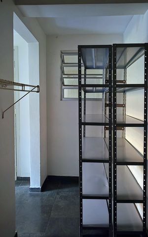 Casa à venda com 200m², 4 quartos e 5 vagas Casa à venda com 200m², 4 quartos e 5 vagasCloset