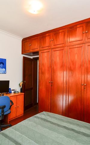 Casa à venda com 400m², 5 quartos e 2 vagas Casa à venda com 400m², 5 quartos e 2 vagasQuarto 3
