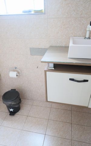 Casa para alugar com 250m², 3 quartos e 3 vagasBanheiro 1