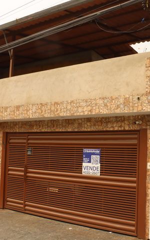 Casa à venda com 150m², 5 quartos e 6 vagasFachada