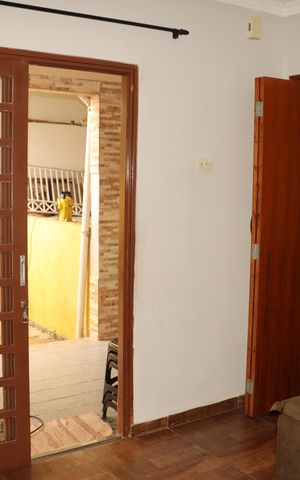 Casa à venda com 150m², 5 quartos e 6 vagasSala