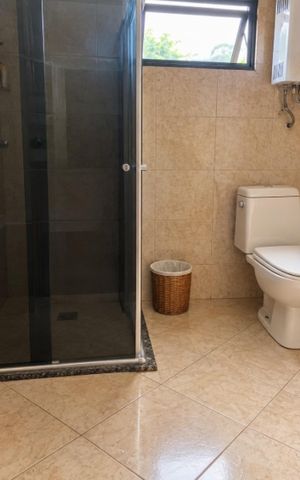 Casa para alugar com 230m², 3 quartos e 1 vaga Casa para alugar com 230m², 3 quartos e 1 vagaBanheiro 2