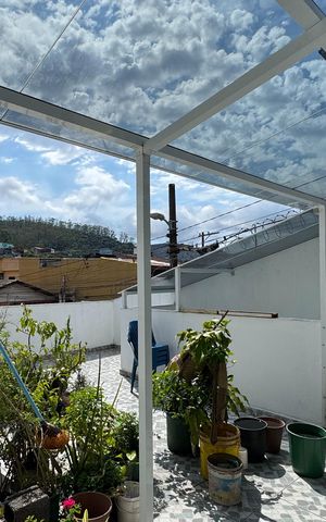 Casa à venda com 160m², 3 quartos e 3 vagas Casa à venda com 160m², 3 quartos e 3 vagasSacada