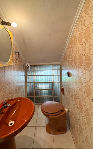 Casa à venda com 160m², 3 quartos e 3 vagas Casa à venda com 160m², 3 quartos e 3 vagasLavabo