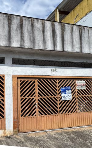 Casa à venda com 160m², 3 quartos e 3 vagas Casa à venda com 160m², 3 quartos e 3 vagasFachada