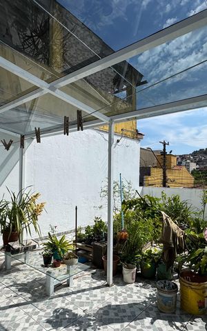 Casa à venda com 160m², 3 quartos e 3 vagas Casa à venda com 160m², 3 quartos e 3 vagasSacada