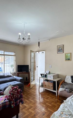 Casa à venda com 160m², 3 quartos e 3 vagas Casa à venda com 160m², 3 quartos e 3 vagasSala