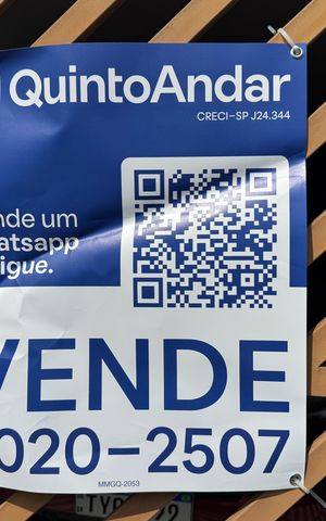 Casa à venda com 160m², 3 quartos e 3 vagas Casa à venda com 160m², 3 quartos e 3 vagasPlaca