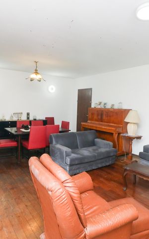 Apartamento à venda com 207m², 5 quartos e 2 vagas Apartamento à venda com 207m², 5 quartos e 2 vagasSala