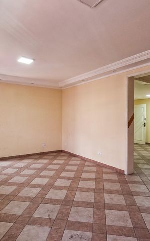 Casa para alugar com 300m², 4 quartos e 8 vagas Casa para alugar com 300m², 4 quartos e 8 vagasSala