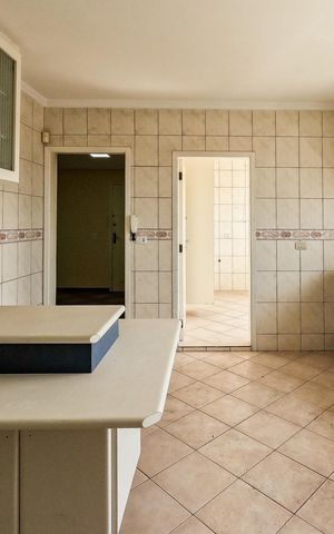 Casa para alugar com 300m², 4 quartos e 8 vagas Casa para alugar com 300m², 4 quartos e 8 vagasCozinha