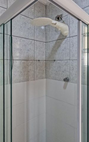 Casa para alugar com 300m², 4 quartos e 8 vagas Casa para alugar com 300m², 4 quartos e 8 vagasBanheiro da Suíte 3