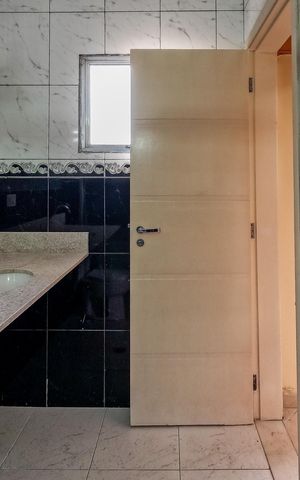 Casa para alugar com 300m², 4 quartos e 8 vagas Casa para alugar com 300m², 4 quartos e 8 vagasBanheiro da Suíte 1
