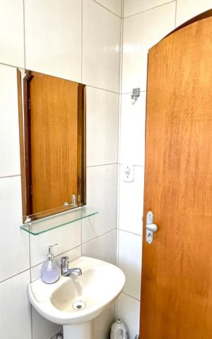 Casa à venda com 211m², 4 quartos e 2 vagas Casa à venda com 211m², 4 quartos e 2 vagasBanheiro 1