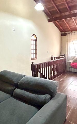 Casa à venda com 211m², 4 quartos e 2 vagas Casa à venda com 211m², 4 quartos e 2 vagasSala