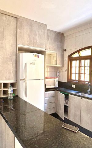 Casa à venda com 211m², 4 quartos e 2 vagas Casa à venda com 211m², 4 quartos e 2 vagasCozinha