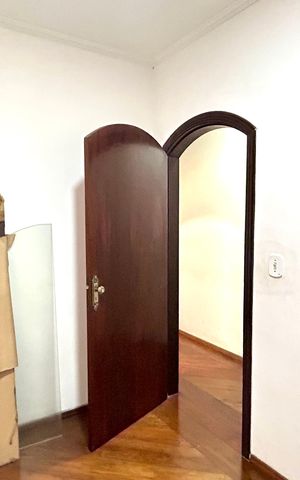 Casa à venda com 211m², 4 quartos e 2 vagas Casa à venda com 211m², 4 quartos e 2 vagasQuarto 4