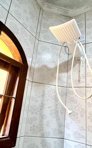 Casa à venda com 211m², 4 quartos e 2 vagas Casa à venda com 211m², 4 quartos e 2 vagasBanheiro 2